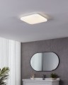 W nowoczesnej łazience lampa sufitowa LED FRANIA-S tworzy jasny kwadrat światła, równomiernie doświetlając przestrzeń neutralną barwą 4000K.