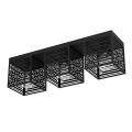 Lampa sufitowa PIEDRITAS z czarnego metalu, z trzema prostokątnymi ażurowymi kloszami rozmieszczonymi w jednej linii.