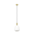 Lampa wisząca MANZANARES z pojedynczym białym szklanym kloszem, cienkim przewodem i okrągłą podsufitką w kolorze mosiądzu.