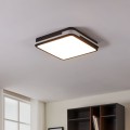 Kwadratowa lampa sufitowa LED GENOVESE-Z 22W z czarną ramą i jasnym panelem, zamontowana na suficie w nowoczesnym wnętrzu.