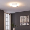 Okrągła lampa sufitowa LED CAPASSO 14,6W zamontowana w nowoczesnym wnętrzu, emitująca ciepłe białe światło 3000K.
