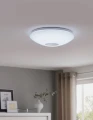 Na suficie lampa LED VOLTAGO 2 wyróżnia się prostą okrągłą formą i równomiernie rozświetlonym białym kloszem.