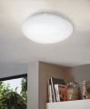 W nowoczesnym wnętrzu lampa sufitowa LED SILERAS-A tworzy na suficie jasny, równomierny okrąg światła.