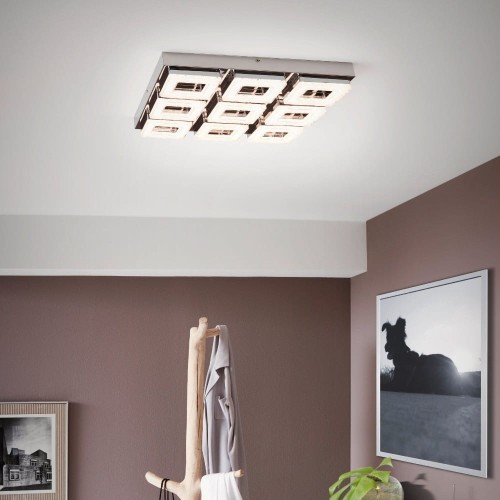 Lampa sufitowa LED FRADELO 9x3,8W zamontowana w nowoczesnym wnętrzu, z dziewięcioma punktami świetlnymi emitującymi ciepłe białe światło 3000K.
