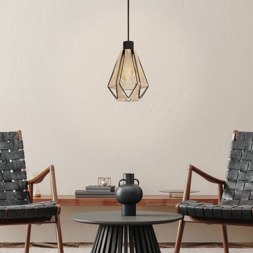 Lampa wisząca ADWICKLE z pojedynczym kloszem z naturalnej tkaniny, zawieszona nad stołem w jasnym wnętrzu.