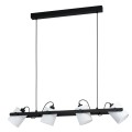 Lampa wisząca HORNWOOD 1 z czterema białymi kloszami z tkaniny, rozmieszczonymi w jednej linii pod czarną metalową belką zawieszoną na przewodach.