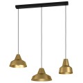 Lampa wisząca SAVARNA z trzema złotymi metalowymi kloszami o geometrycznej formie, zawieszonymi na różnych wysokościach pod czarną podłużną podsufitką.