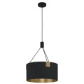 Lampa wisząca TORTOLA 1 z pojedynczym czarnym tekstylnym kloszem, podtrzymywanym przez metalowe ramiona i zawieszonym pod okrągłą czarną podsufitką.
