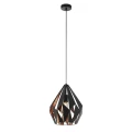 Lampa wisząca CARLTON 1 z pojedynczym ażurowym kloszem o diamentowym kształcie, wykonanym z czarnego metalu z miedzianymi elementami wewnętrznymi.