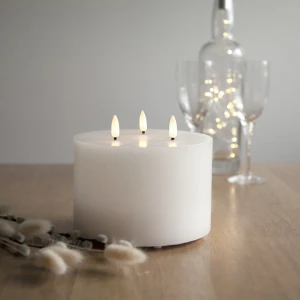 Świeca LED woskowa filarowa FLAMME trzy płomyki Biała 13cm na baterie