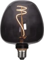 Dekoracyjna żarówka LED filament E27 z przydymioną szklaną bańką w kształcie dużej kopuły. Spiralny filament LED emituje ciepłe światło dekoracyjne. Designerska żarówka do lamp stołowych i wiszących.