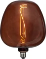 Dekoracyjna żarówka LED filament E27 z bursztynową szklaną bańką w kształcie kopuły. Spiralny filament LED emituje ciepłe światło dekoracyjne. Designerska żarówka do lamp stołowych i wiszących.