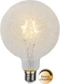 Żarówka LED kulista E27 z dekoracyjnym, strukturalnym kloszem emitująca ciepłe białe światło, dimmer compatible, efekt iskrzącej powierzchni do lamp dekoracyjnych.