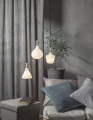 Lampy z żarówkami LED stożkowymi E27, minimalistyczne oprawy i ciepłe światło tworzące przytulny klimat wnętrza.