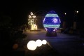 Zestaw wielkanocnych dekoracji świetlnych 3D LED: Brama Wielkanocna z napisem „Wesołych Świąt”, królik LED, kurczak w skorupce oraz duża pisanka, iluminacja plenerowa do miasta i hoteli.