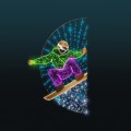 Dekoracja LED 2D przedstawiająca snowboardzistę w locie na tle niebieskich promieni światła, wykonana z kolorowych diod LED i metalowych zdobień,