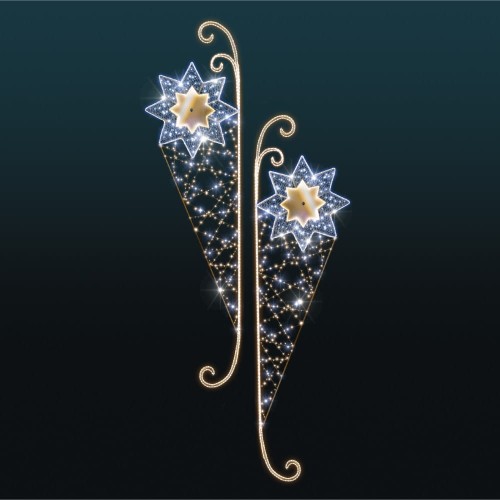 Dwuczęściowa dekoracja LED z dwiema dużymi gwiazdami. Światło rozchodzi się wzdłuż ozdobnej siatki świetlnej z migoczącymi punktami i spiralnym wykończeniem.