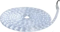 Wąż świetlny LED 230V w kolorze białym zimnym, ułożony w zwiniętą spiralę, prezentujący gęste rozmieszczenie punktów LED i przezroczystą osłonę PVC