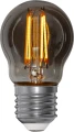 Dekoracyjna żarówka LED E27 A60 z przydymionym szkłem w trybie niskiej jasności, widoczne filamenty na jasnym tle.