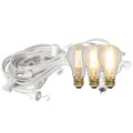 Biała girlanda świetlna z oprawkami E27, zwinięta w pętlę, z trzema żarówkami LED A60 6,5W 2100K z 3-stopniowym ściemnianiem. Żarówki emitują ciepłe światło o różnej intensywności. Zdjęcie na białym tle.