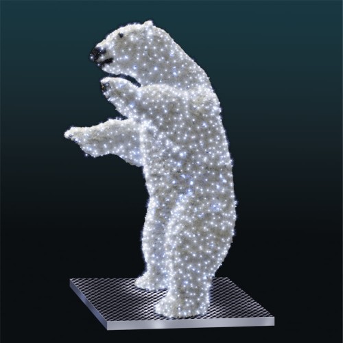 Niedźwiedź Polarny 3D LED o wysokości 3,15 m, wykończony migoczącymi diodami i rombową strukturą. Imponująca dekoracja zimowa z animacją świetlną tworzącą efekt płynącej wody.