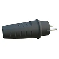 Czarna, gumowa wtyczka elektryczna 16A do zastosowań zewnętrznych, odporna na wilgoć i uszkodzenia mechaniczne, z metalowymi bolcami i żebrowaną powierzchnią poprawiającą uchwyt – przeznaczona do połączenia z gniazdem przelotowym.