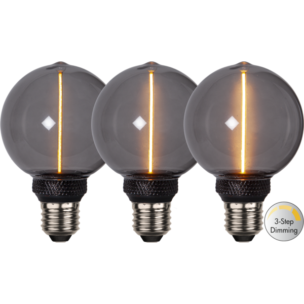 Trzy dekoracyjne żarówki LED E27 z dymionym szkłem i pionowym filamentem LED pokazujące trzy poziomy jasności światła z funkcją 3-Step Dimming.