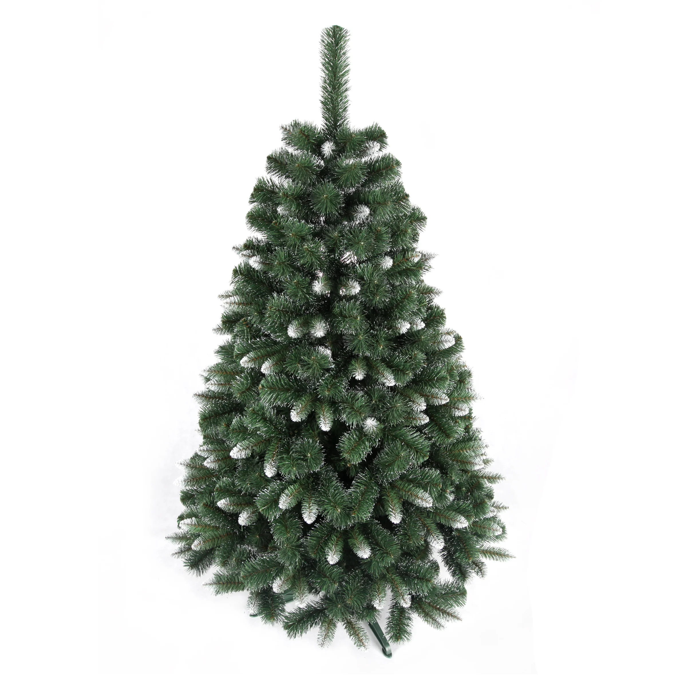 Choinka sztuczna Alaska o stożkowym kształcie i gęstych, ciemnozielonych gałązkach z delikatnym białym wykończeniem, ustawiona na białym tle.
