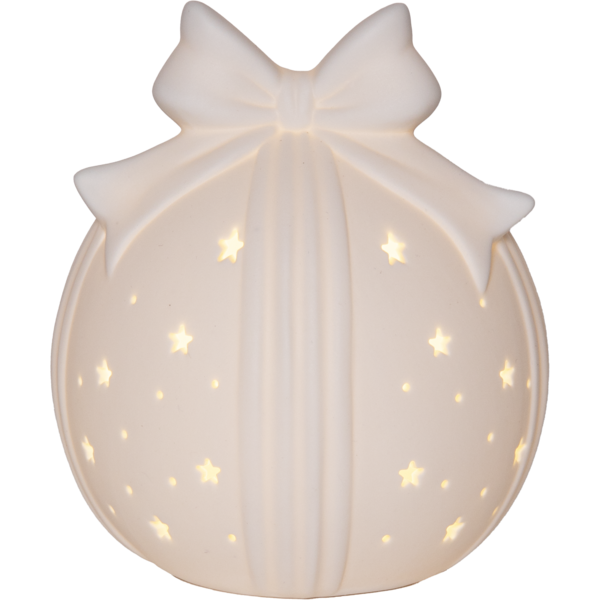 Biała ceramiczna bombka prezent LED z kokardą, pokazana na jasnym tle; drobne otwory przepuszczają ciepłe światło, podkreślając dekoracyjną formę.