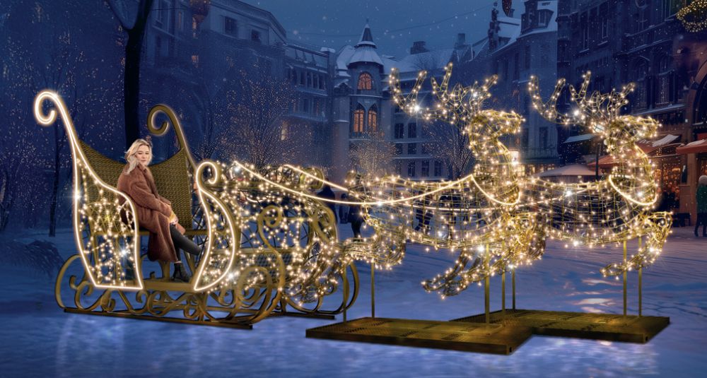Iluminacja świąteczna Złote Sanie 3D LED z reniferami – dekoracja miejska w stylu premium, z efektem NEON LED i świetlnymi splotami, tworząca fotogeniczną zimową scenę w centrum miasta.