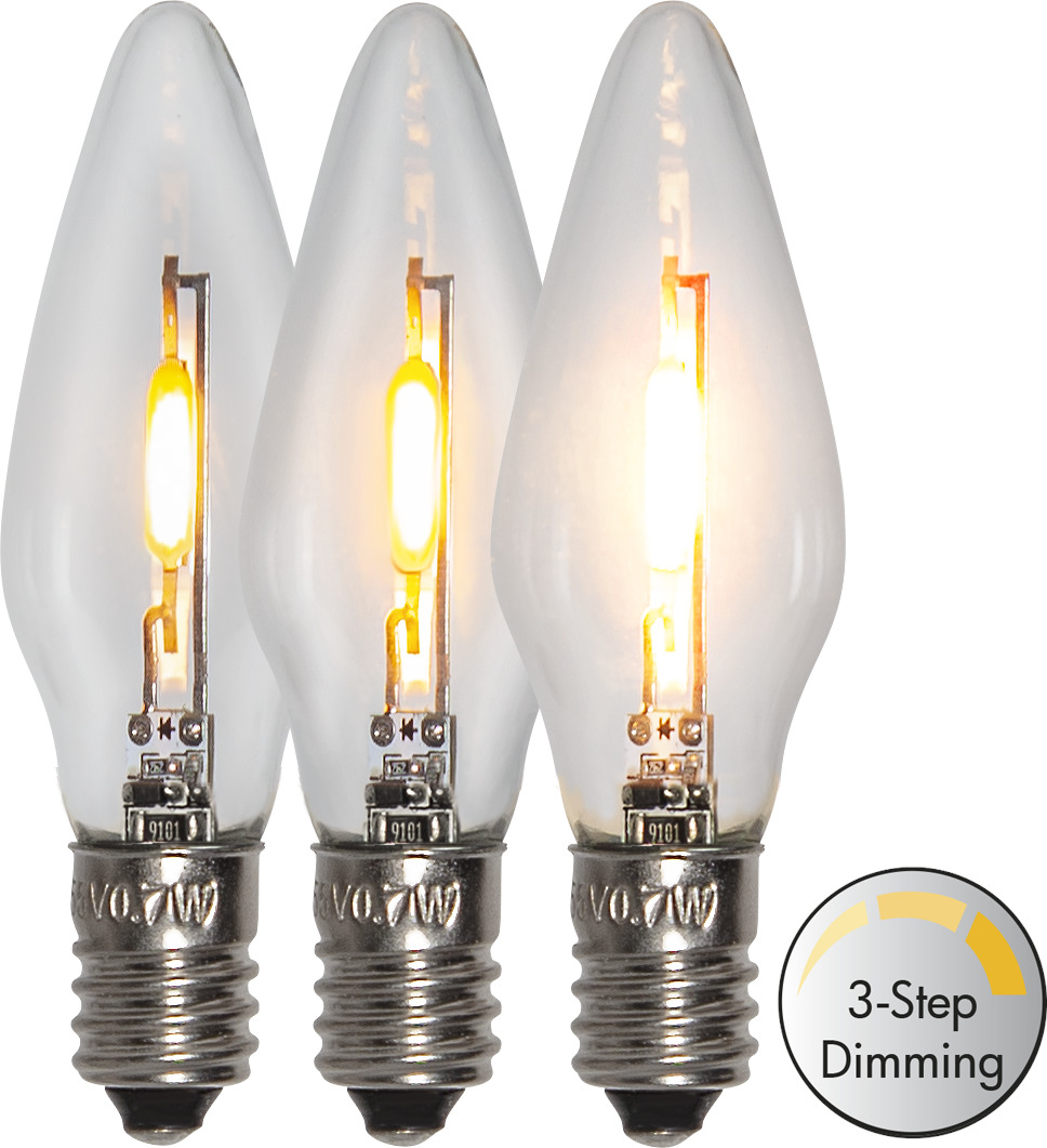 Trzy zapalone żarówki LED filament w kształcie świeczek ustawione obok siebie. Widoczne różne poziomy jasności światła oraz metalowe gwinty E10. Obok symbol „3-Step Dimming”, tło białe.