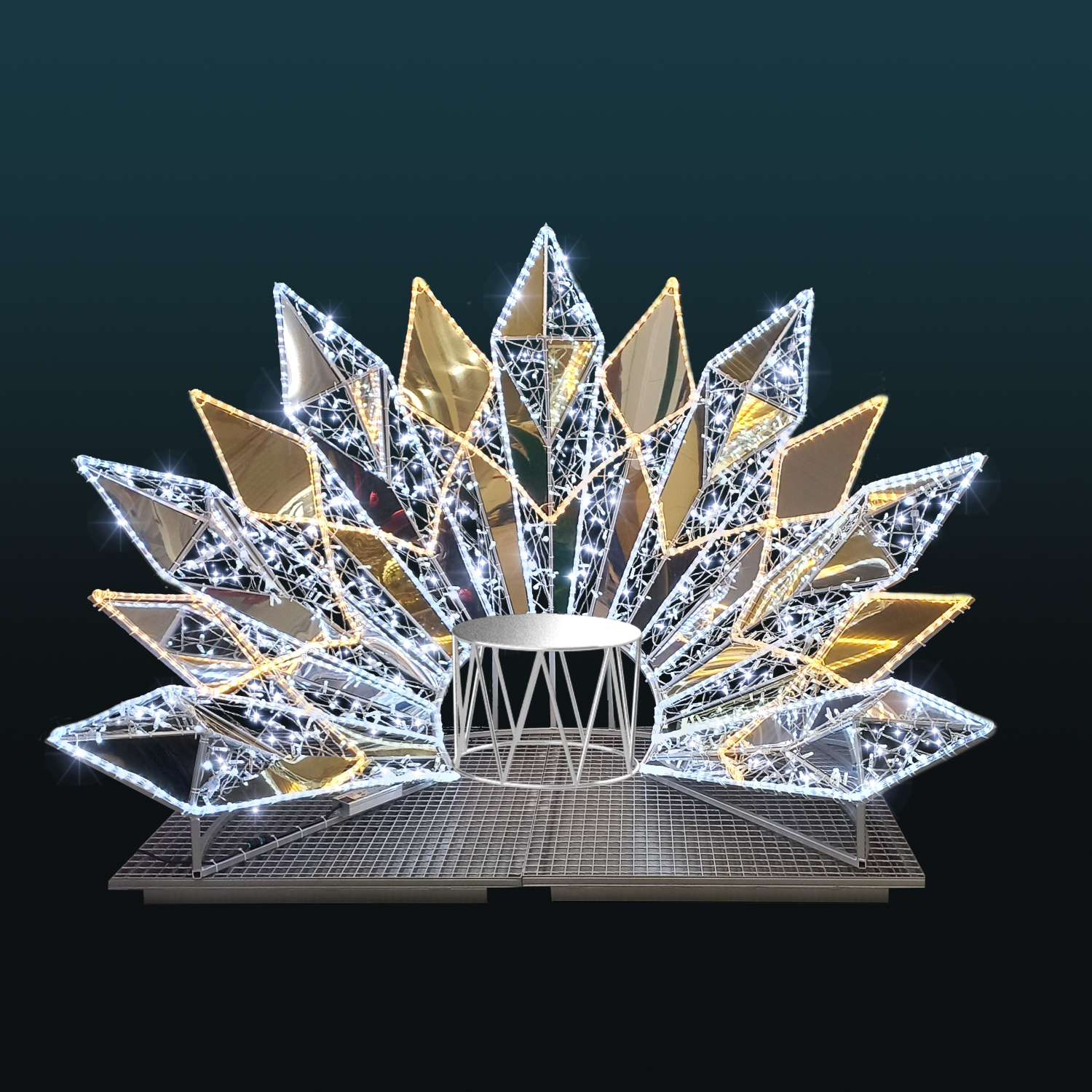 Diamentowy Fotel – przestrzenny fotopunkt 3D z siedziskiem otoczonym rozłożystą kompozycją świetlnych diamentów, lustrzanymi powierzchniami oraz kontrastowym oświetleniem w ciepłej i chłodnej bieli.